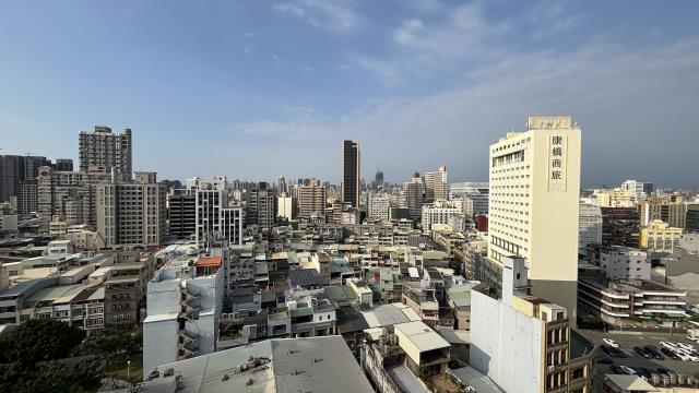 高雄新興區大樓-11