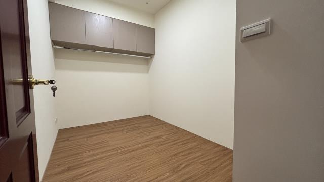 高雄新興區大樓-5