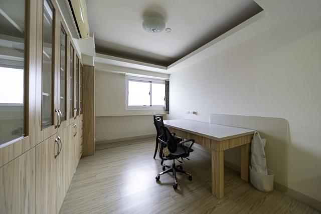 高雄新興區大樓-9