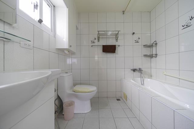 高雄新興區大樓-11