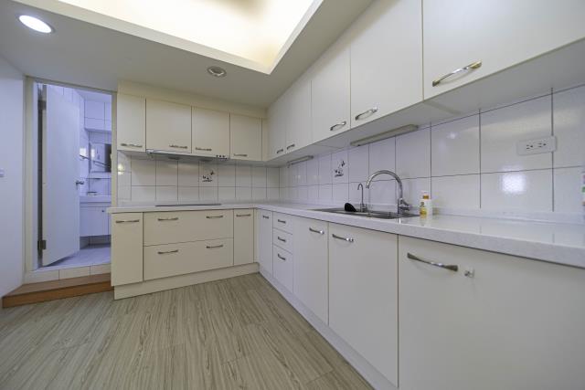 高雄新興區大樓-3