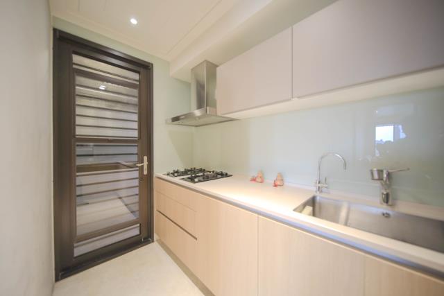 高雄新興區大樓-12